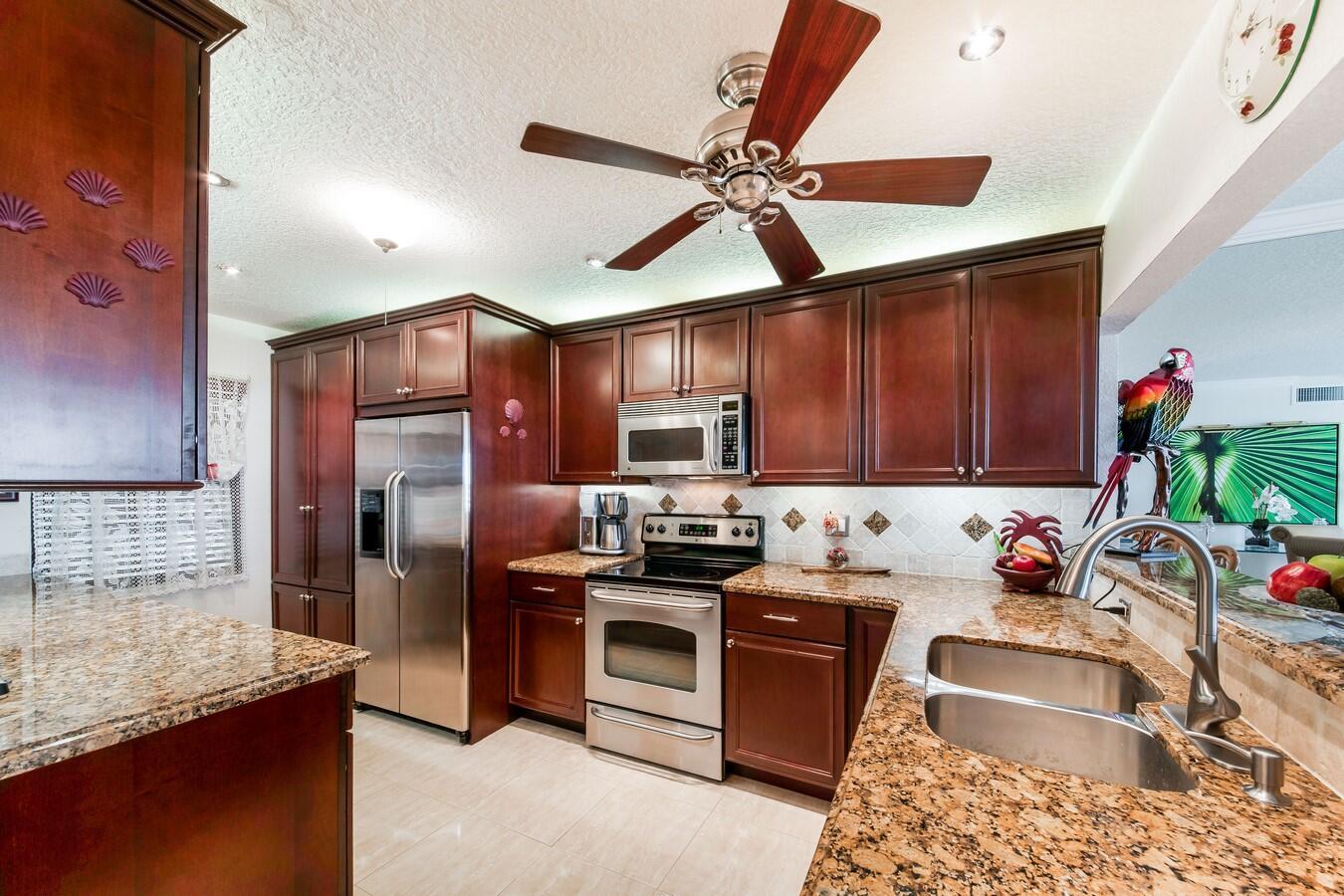 3100 NE 48th Street Ph10