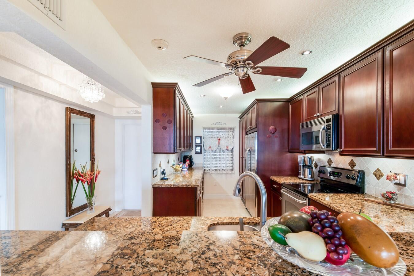 3100 NE 48th Street Ph10