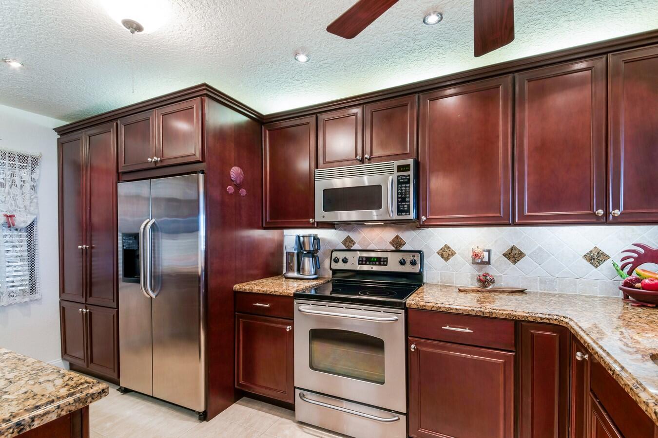 3100 NE 48th Street Ph10