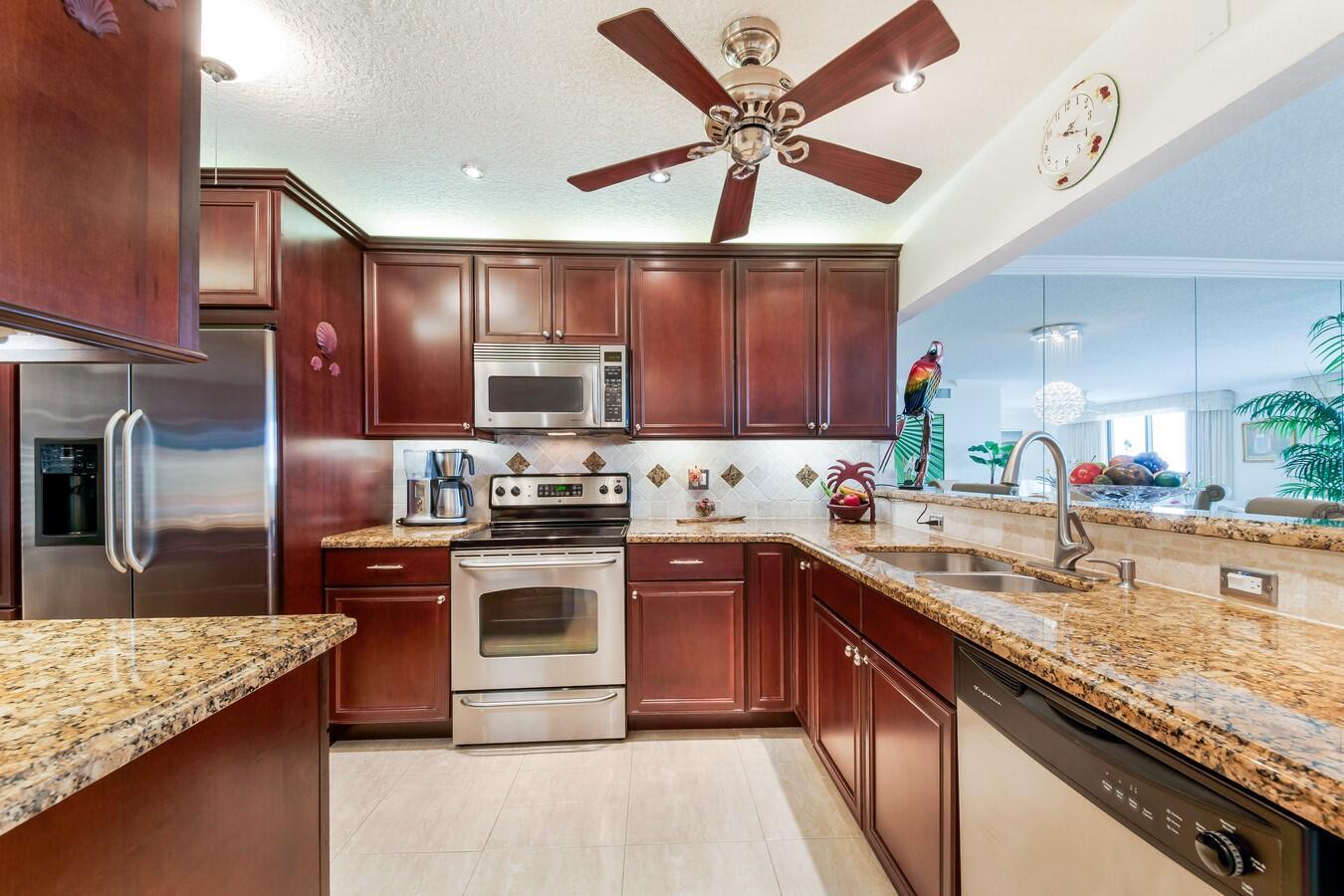 3100 NE 48th Street Ph10
