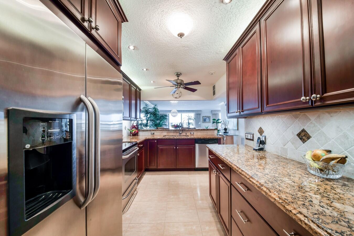 3100 NE 48th Street Ph10