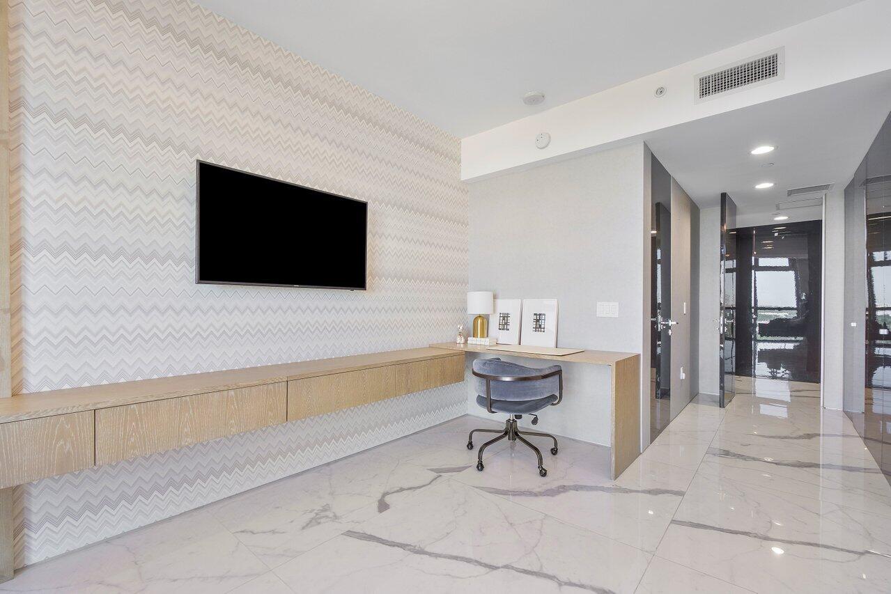 17301 Biscayne Boulevard 1110