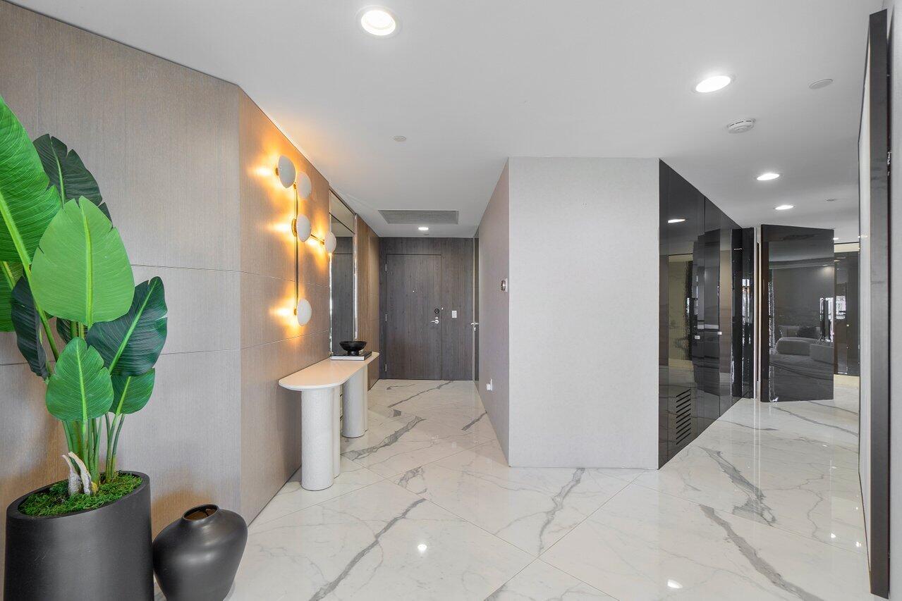 17301 Biscayne Boulevard 1110