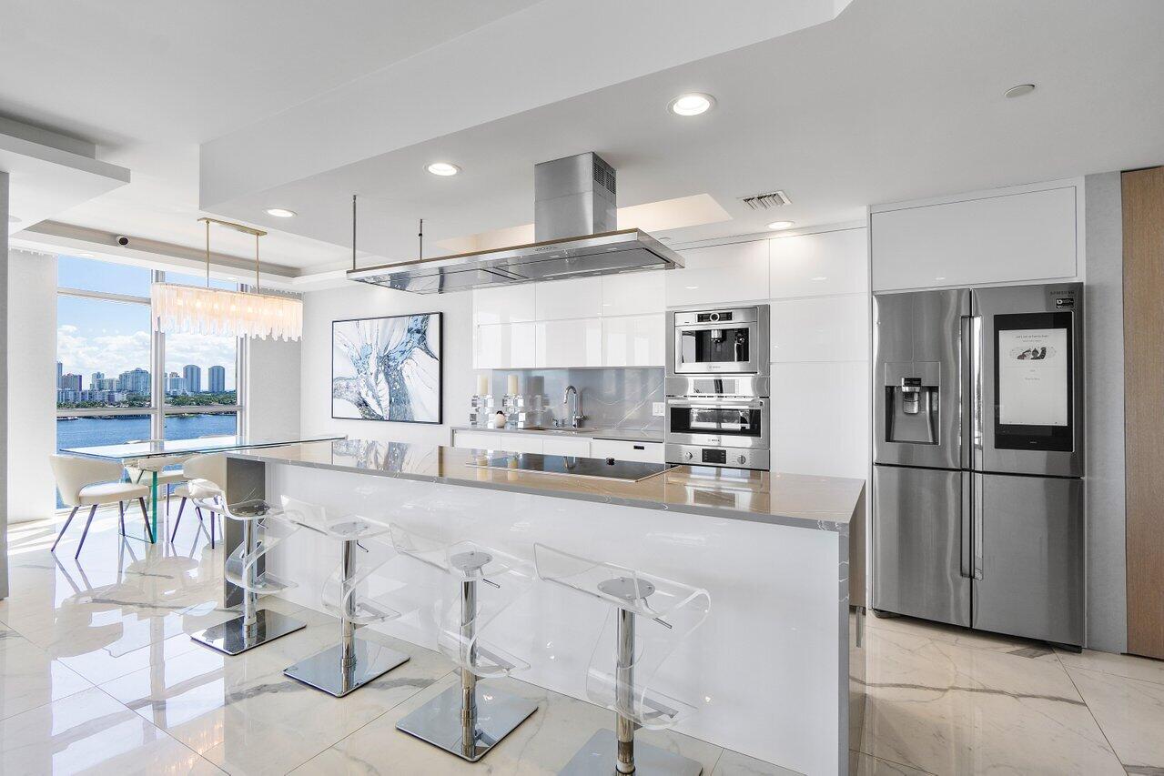 17301 Biscayne Boulevard 1110