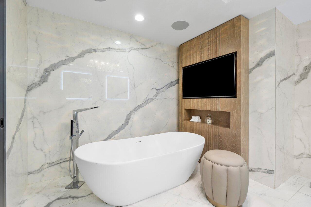 17301 Biscayne Boulevard 1110