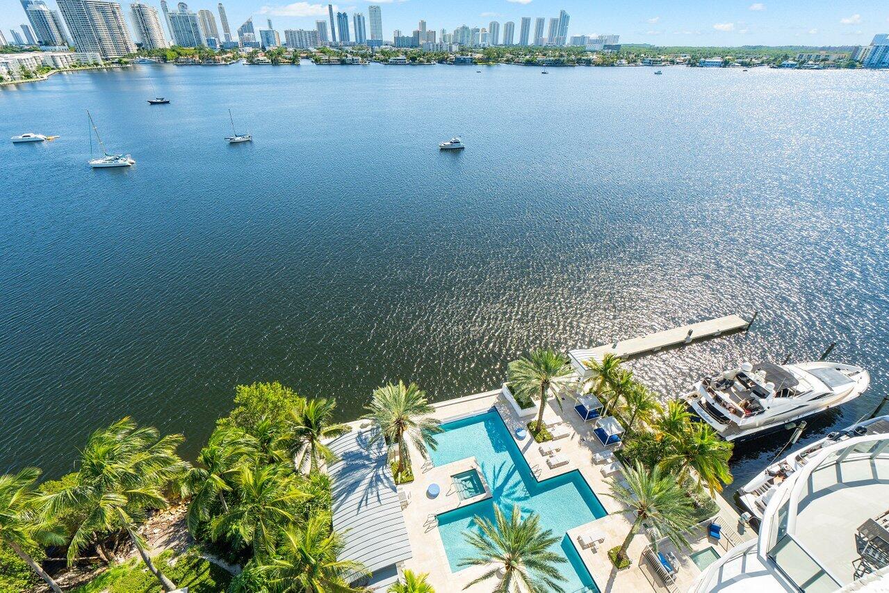 17301 Biscayne Boulevard 1110