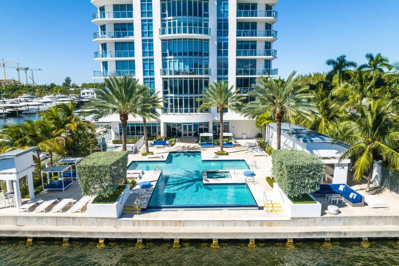 17301 Biscayne Boulevard 1110