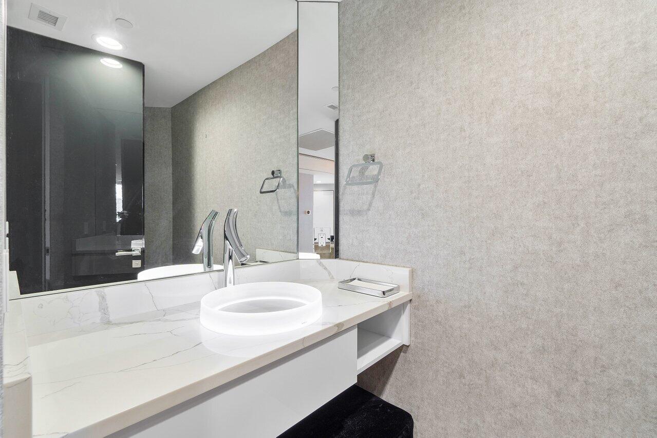 17301 Biscayne Boulevard 1110