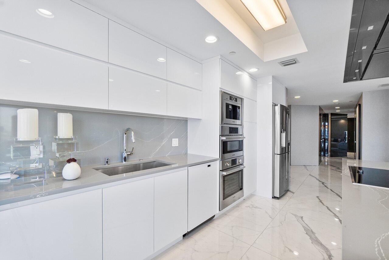 17301 Biscayne Boulevard 1110