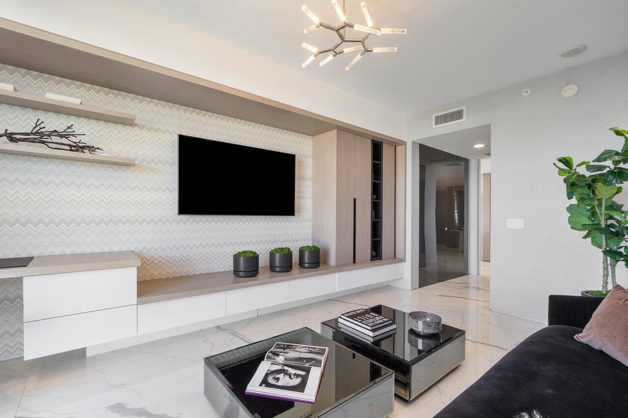 17301 Biscayne Boulevard 1110