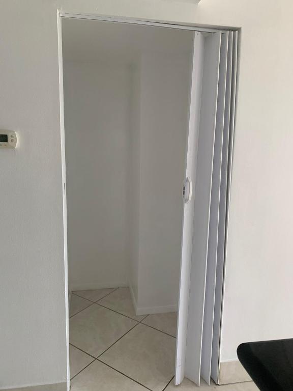 2935 NE 163rd Street 3m, North Miami Beach Unit: 3m