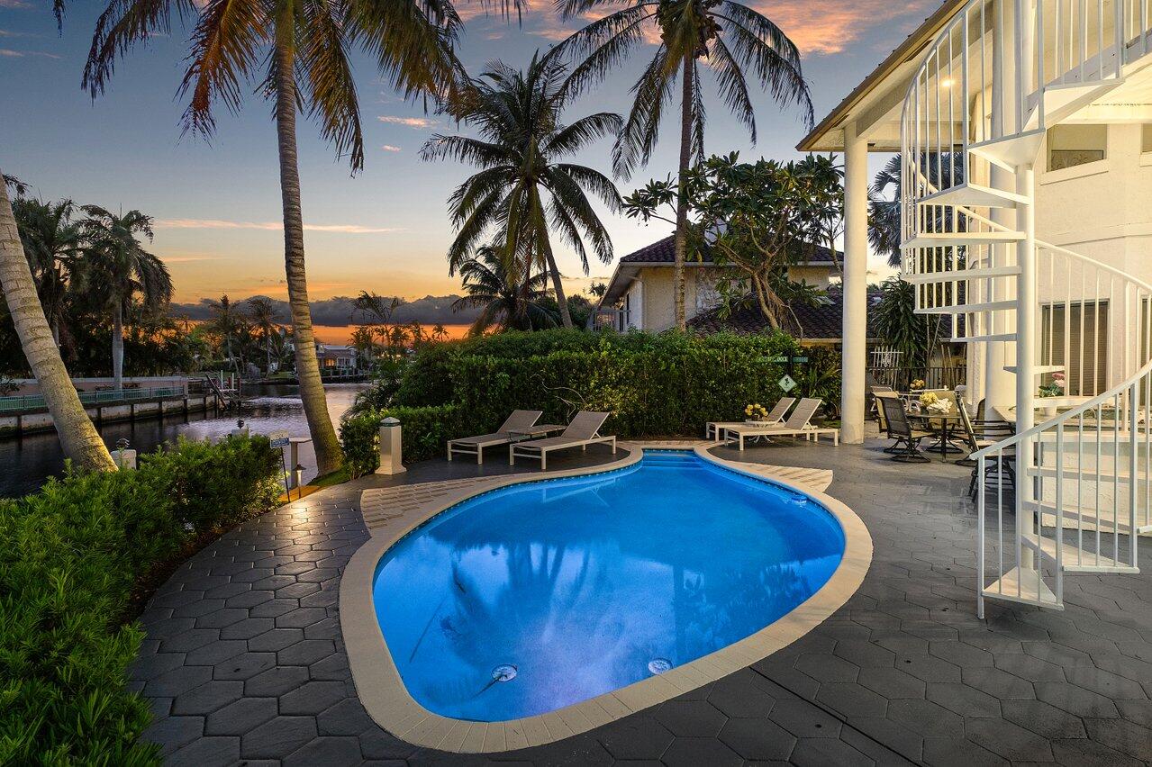 560 SW 15th Street