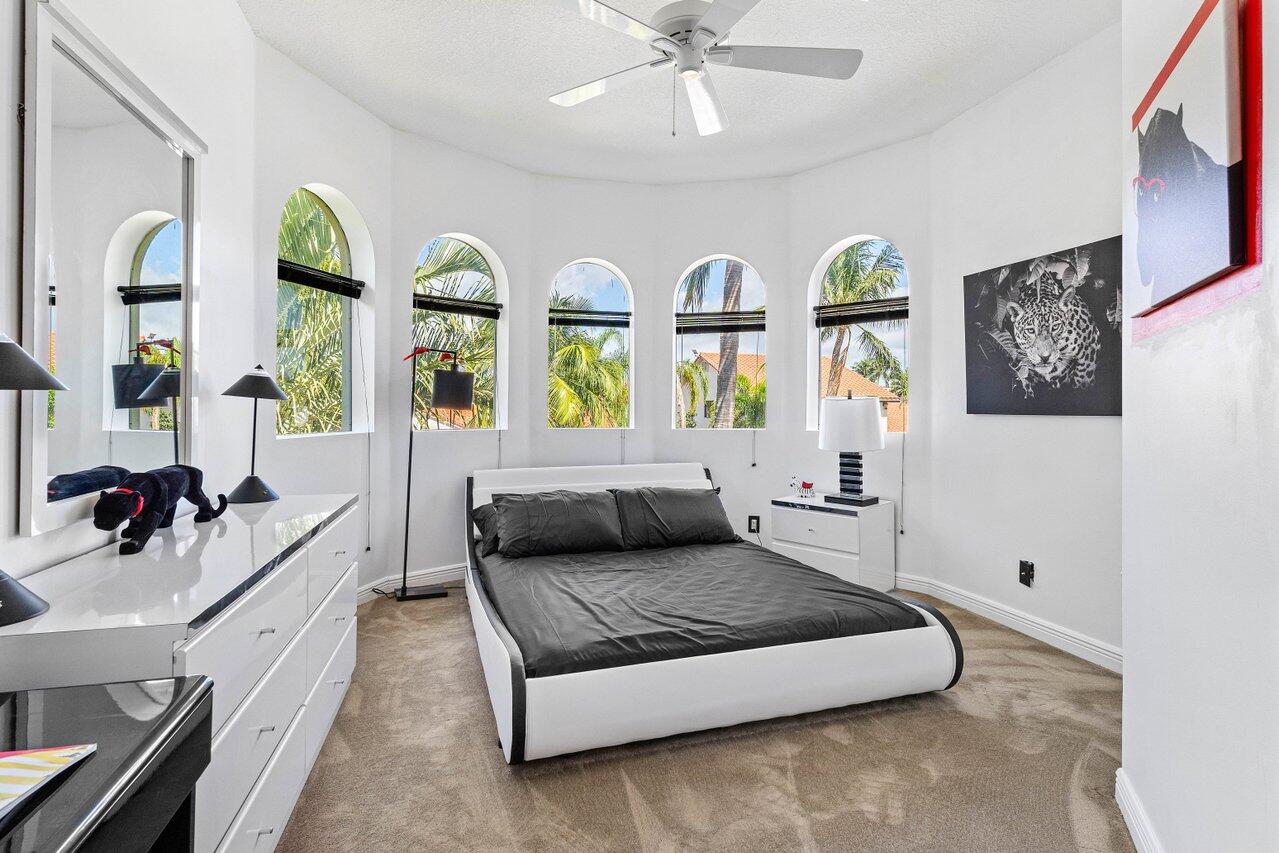 560 SW 15th Street