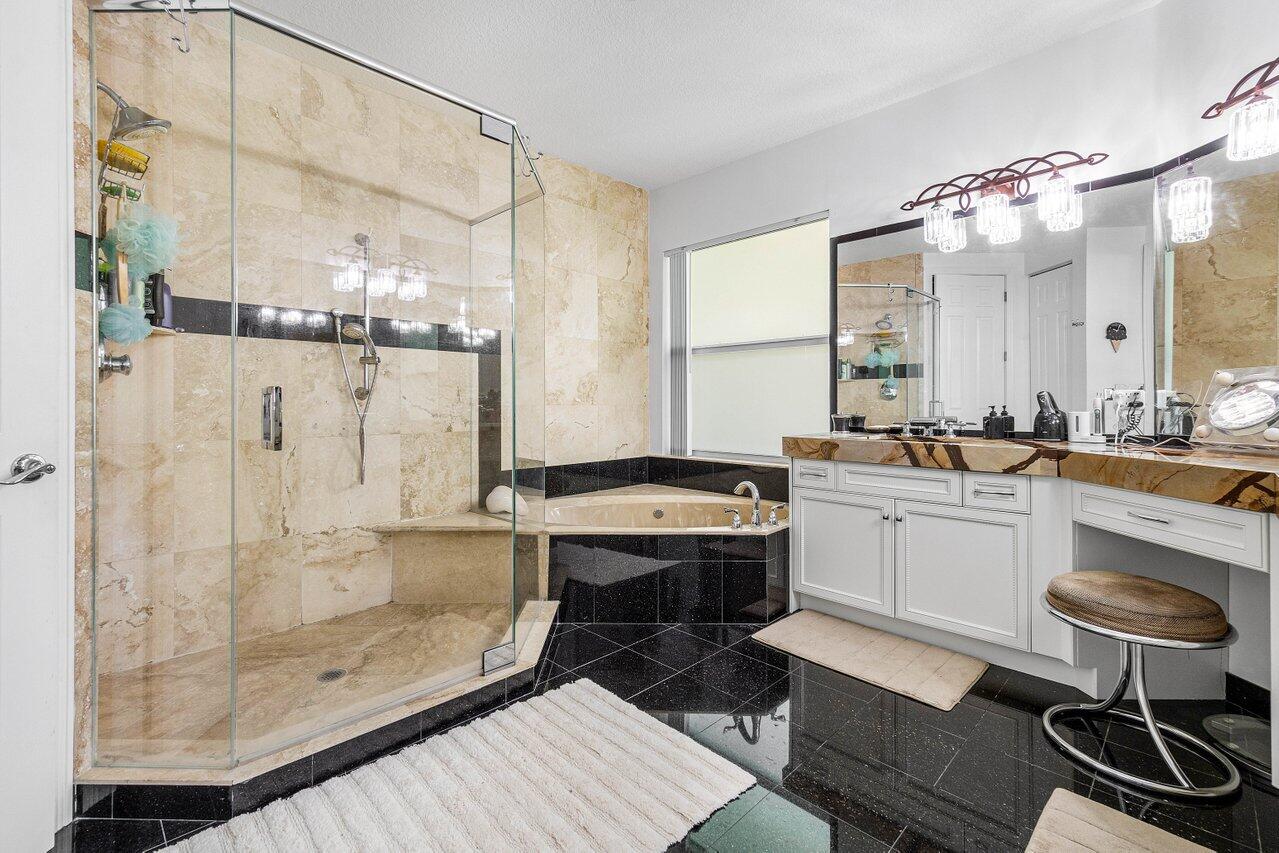 560 SW 15th Street
