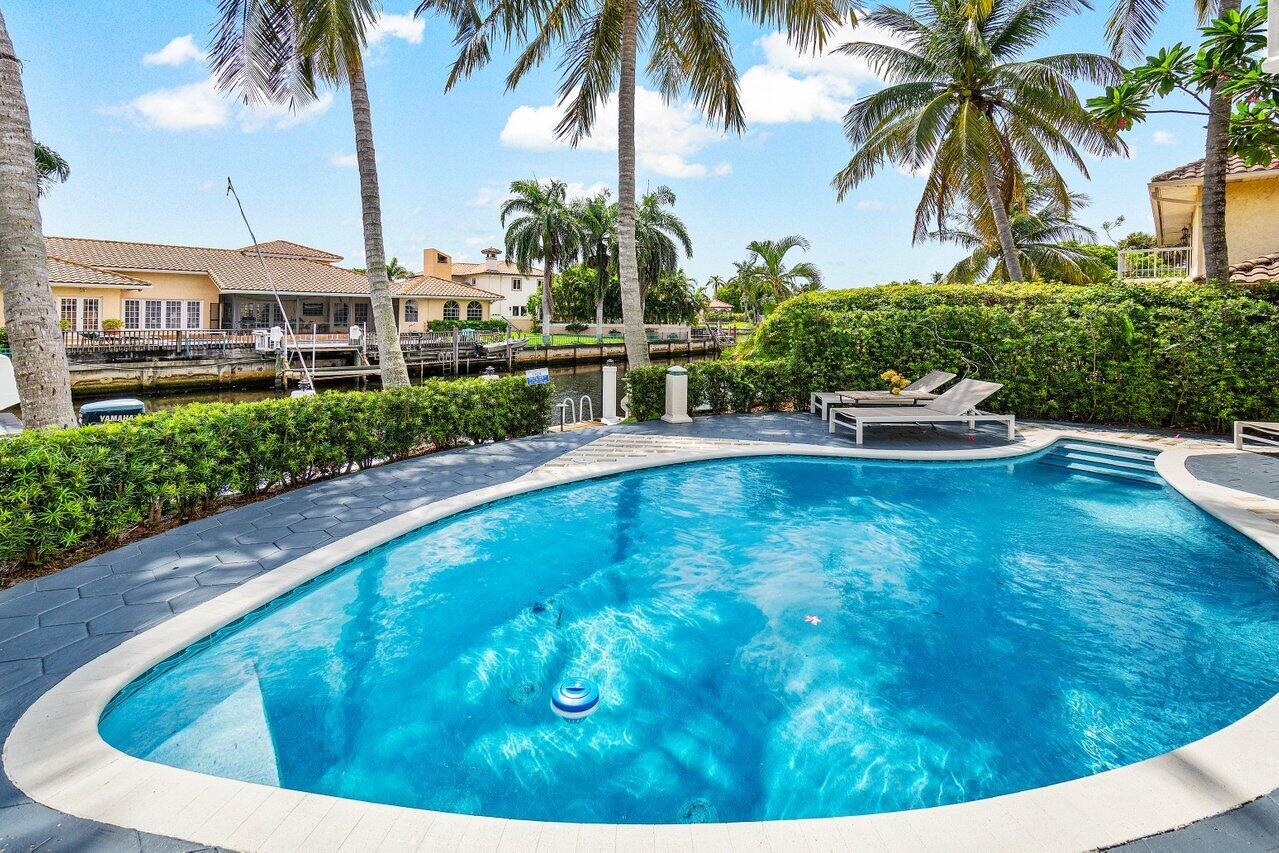 560 SW 15th Street