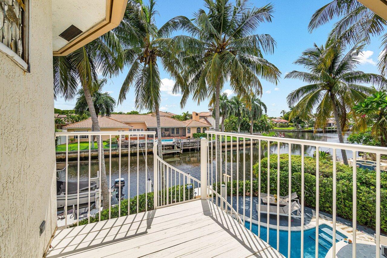 560 SW 15th Street
