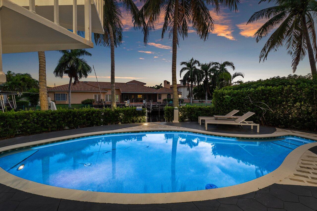 560 SW 15th Street