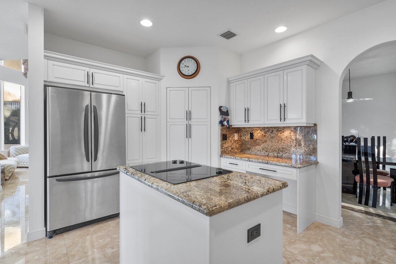 560 SW 15th Street