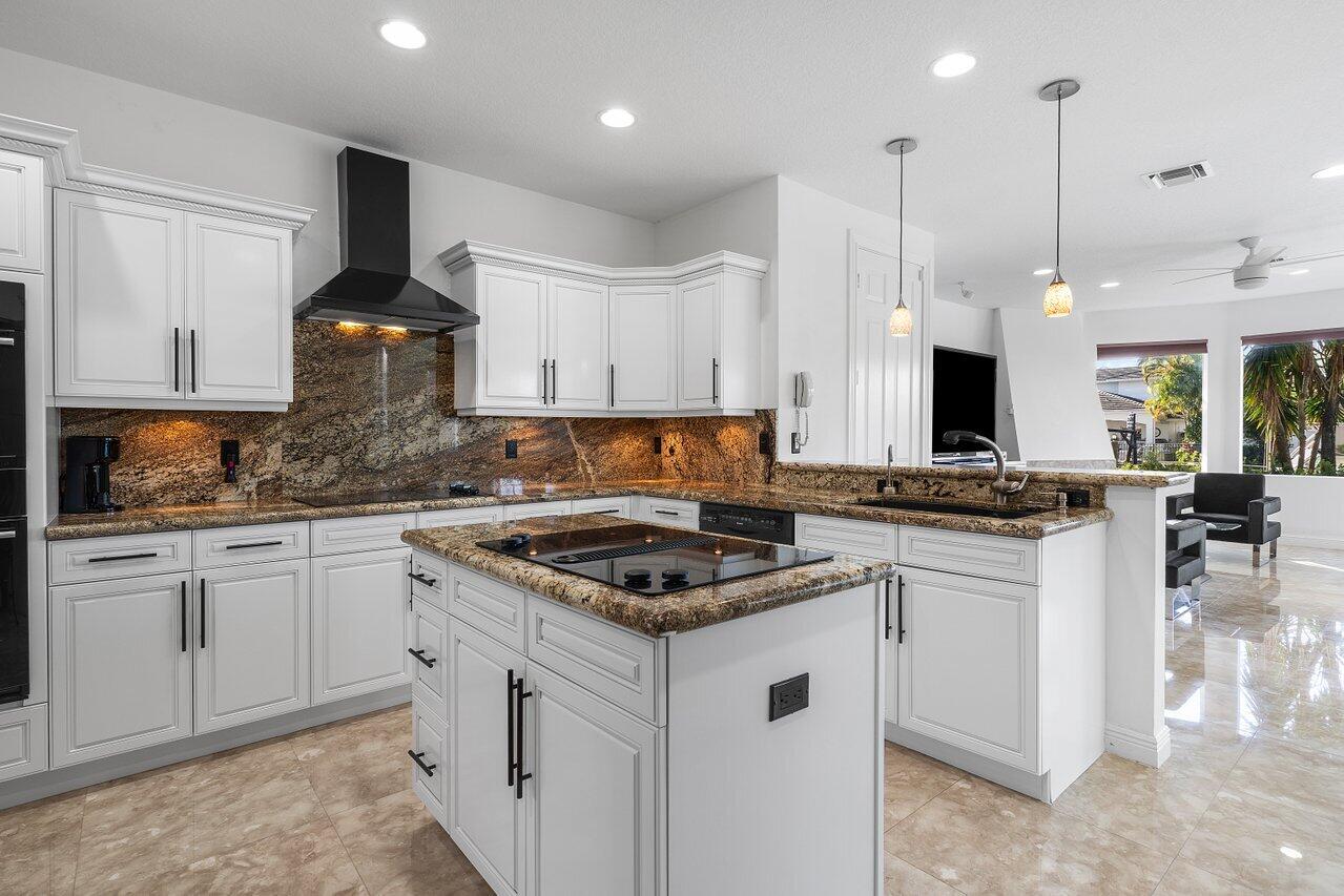 560 SW 15th Street
