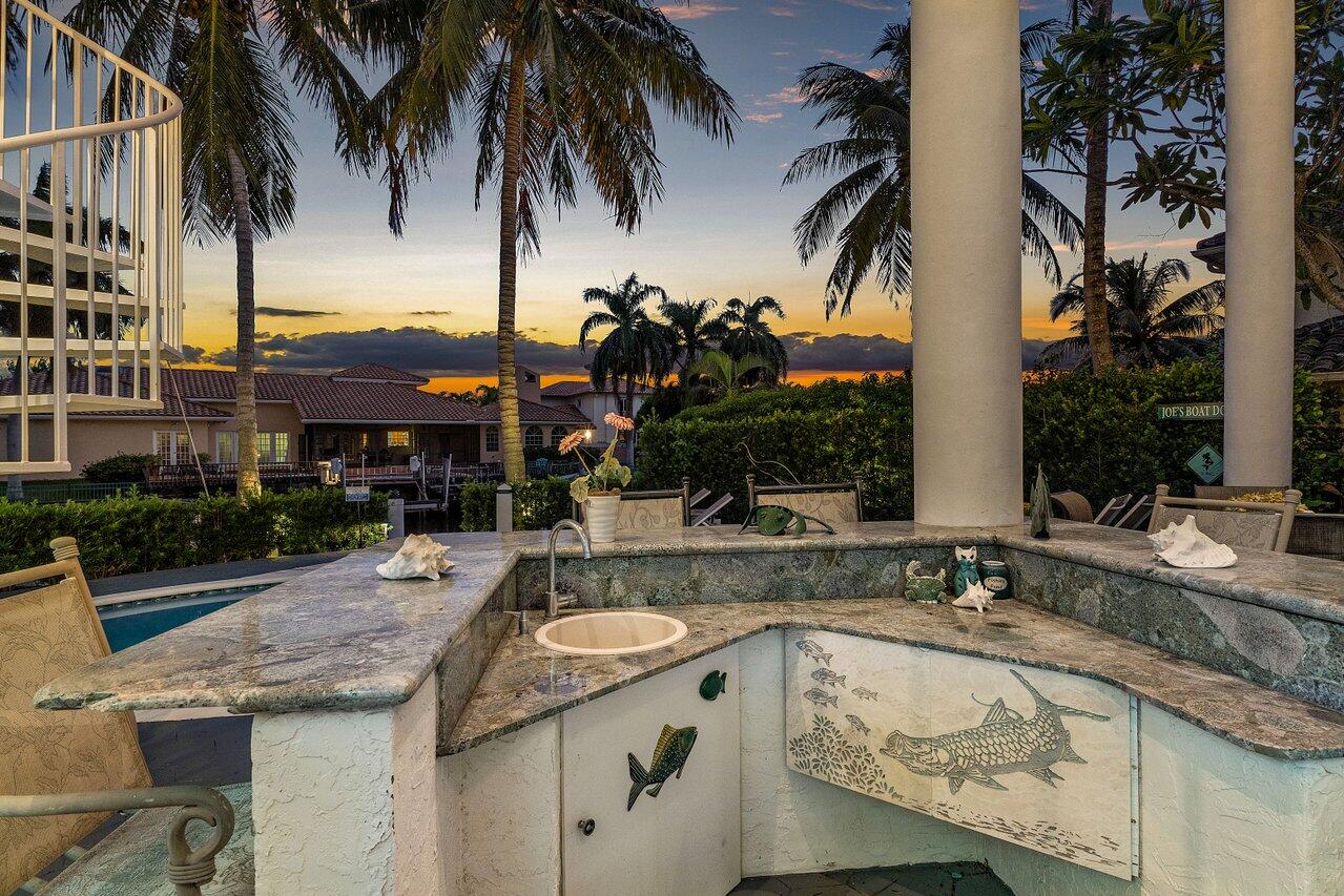 560 SW 15th Street