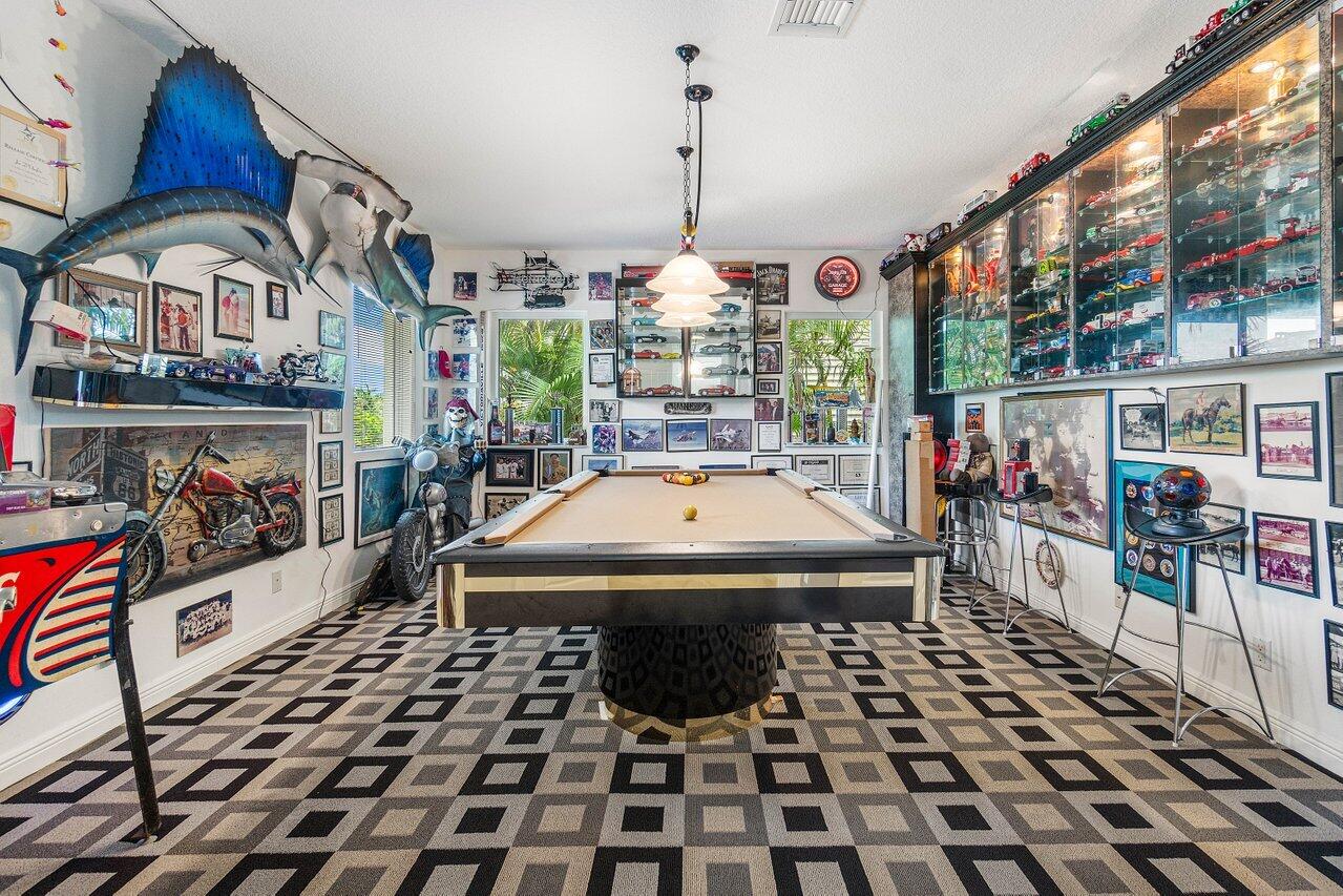 560 SW 15th Street