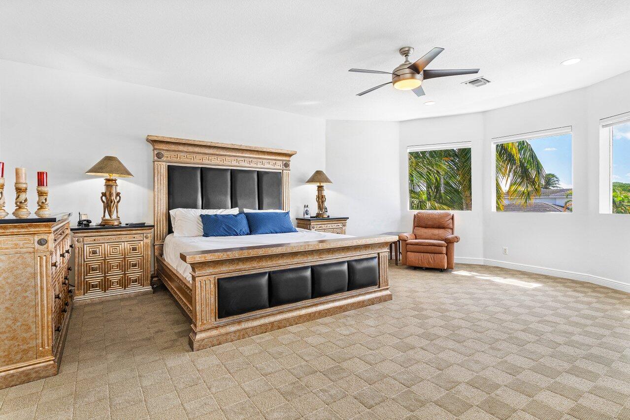 560 SW 15th Street