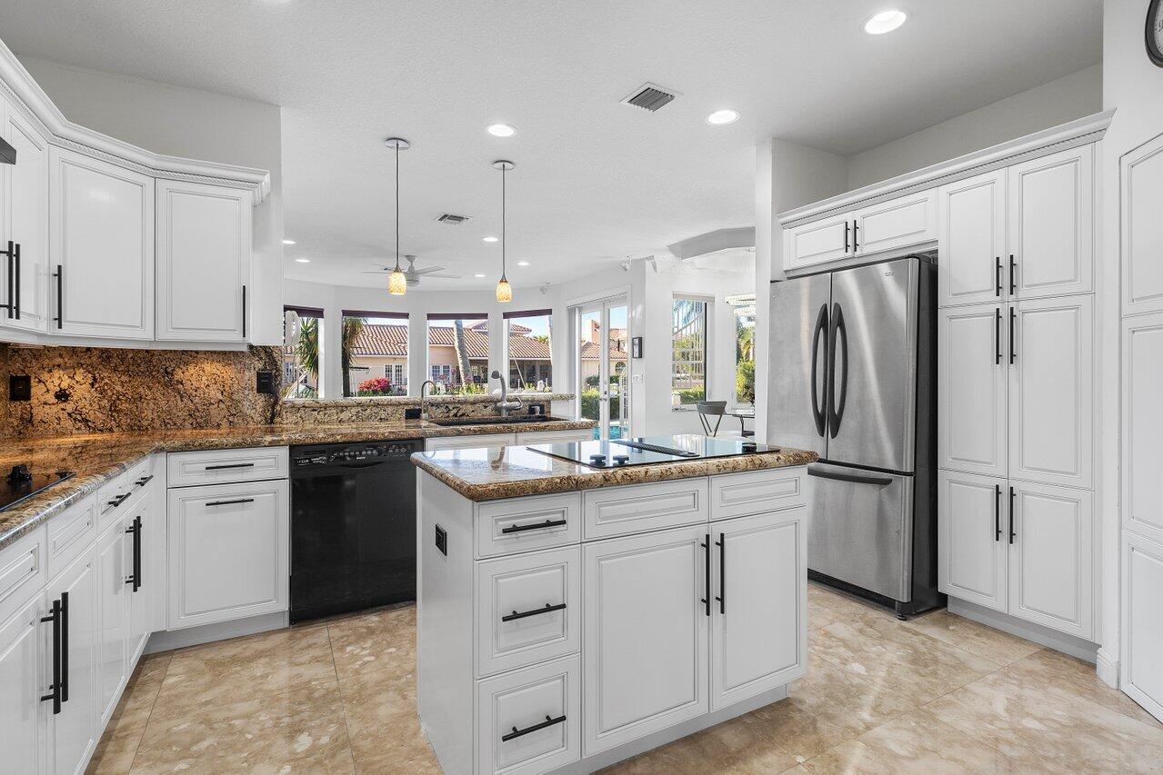 560 SW 15th Street