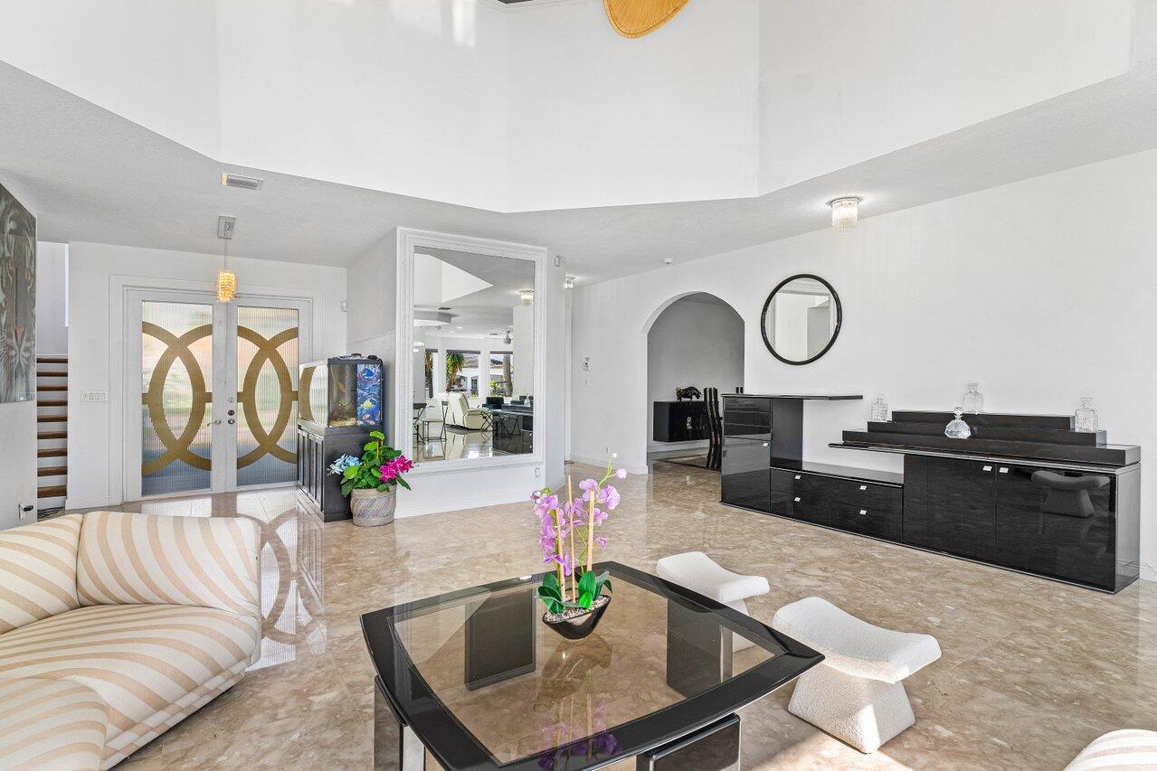 560 SW 15th Street