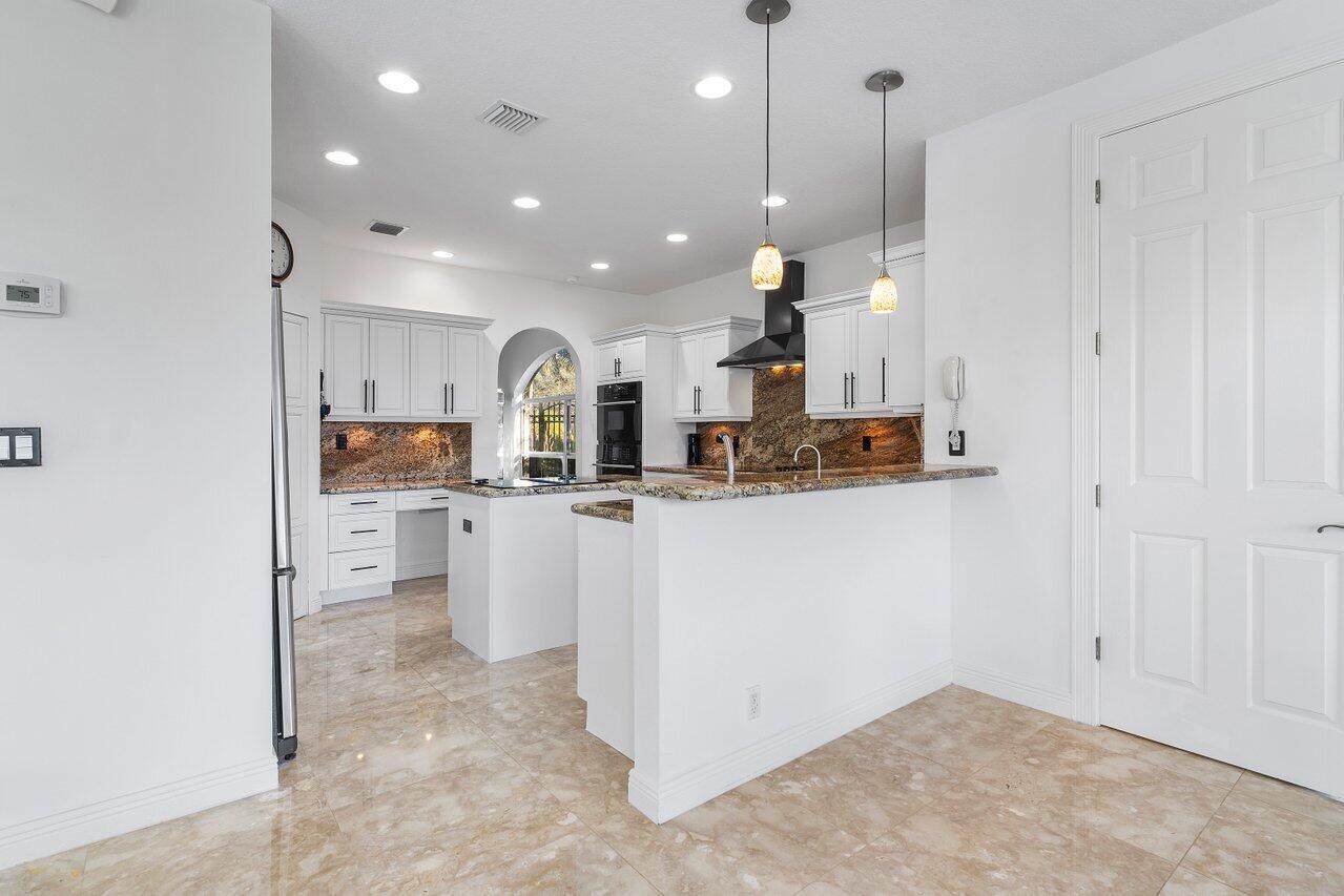 560 SW 15th Street