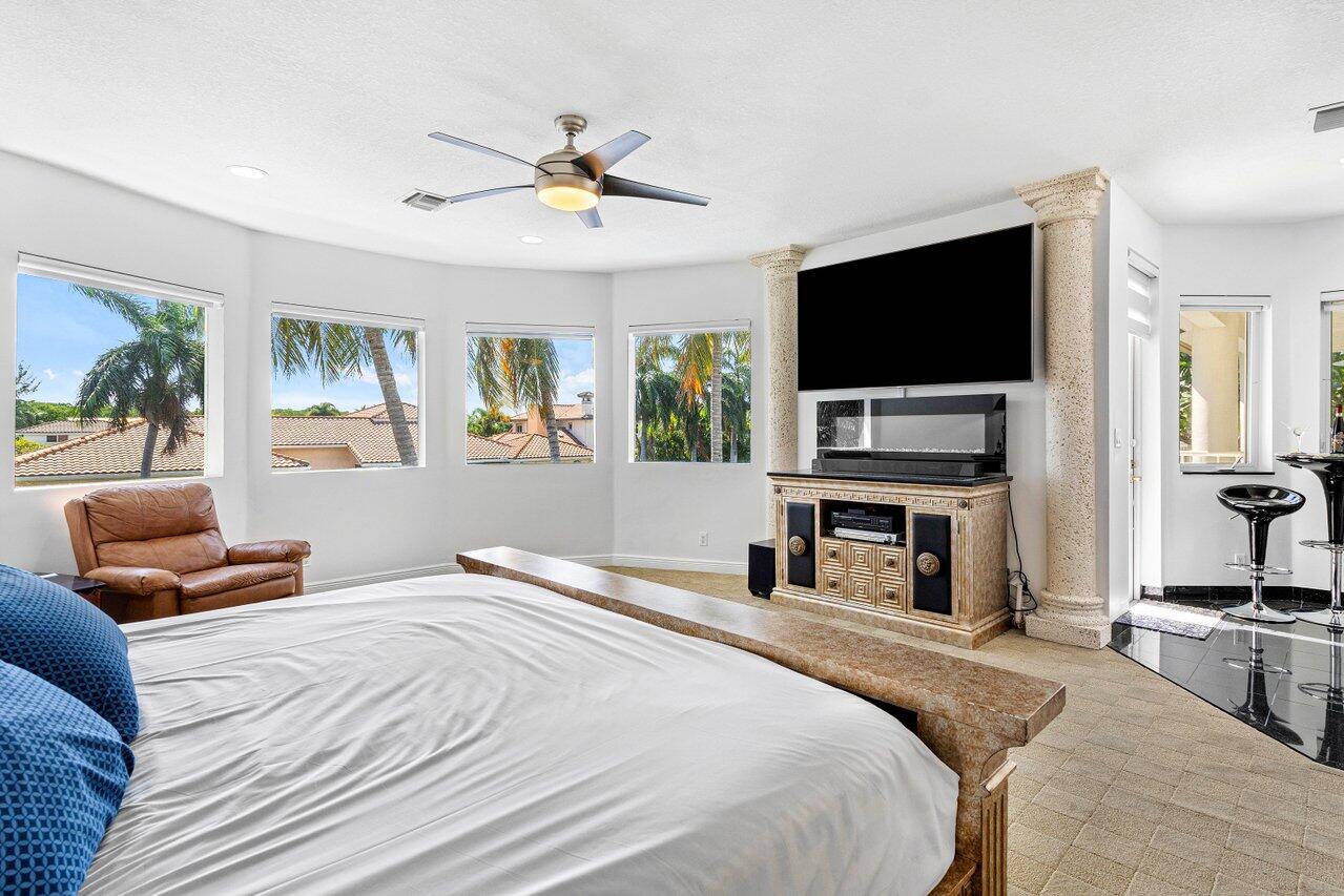560 SW 15th Street
