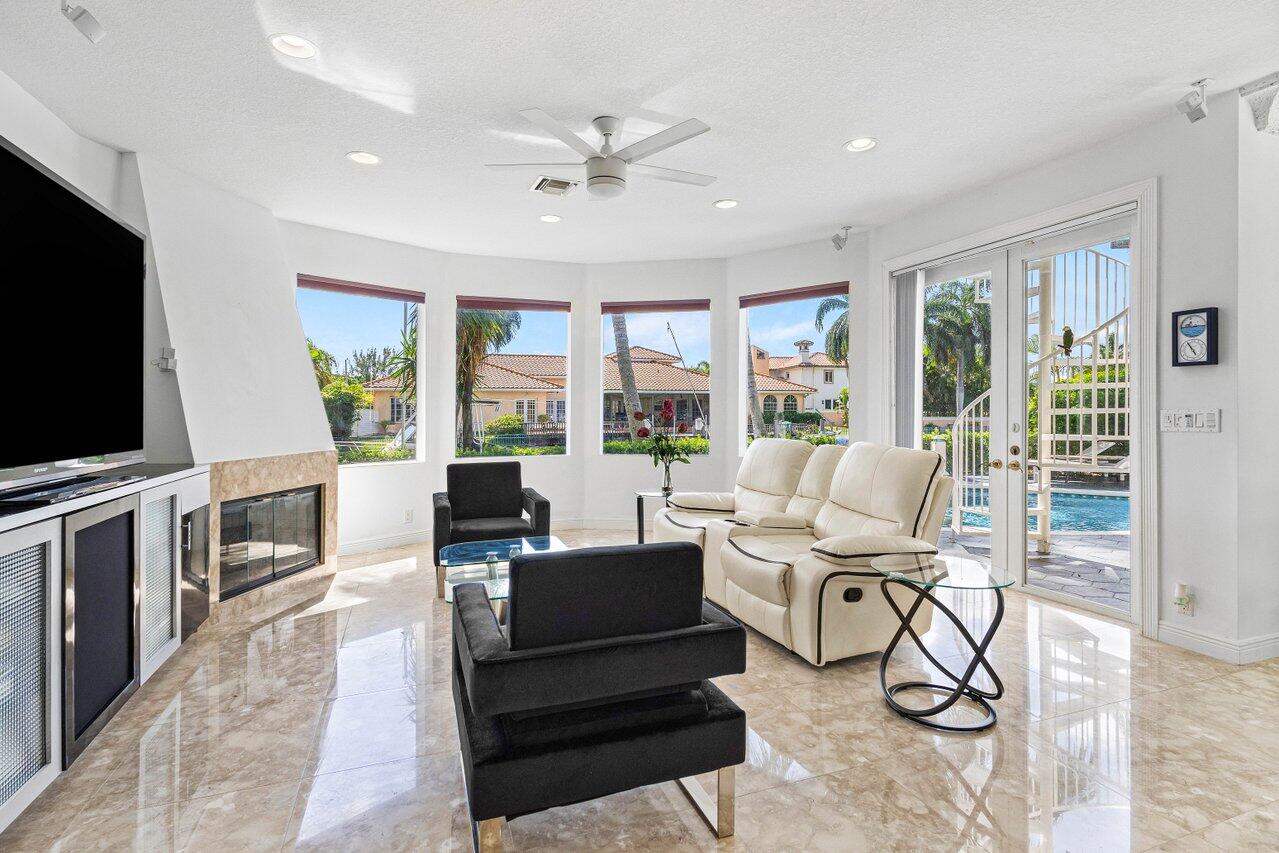 560 SW 15th Street