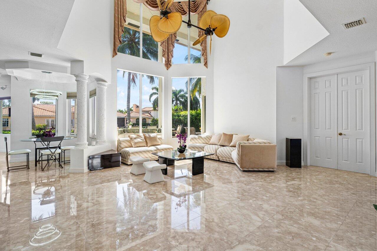 560 SW 15th Street