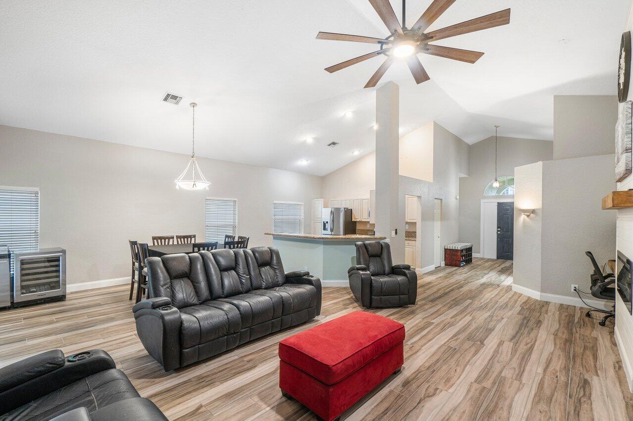 7706 Hoffy Circle