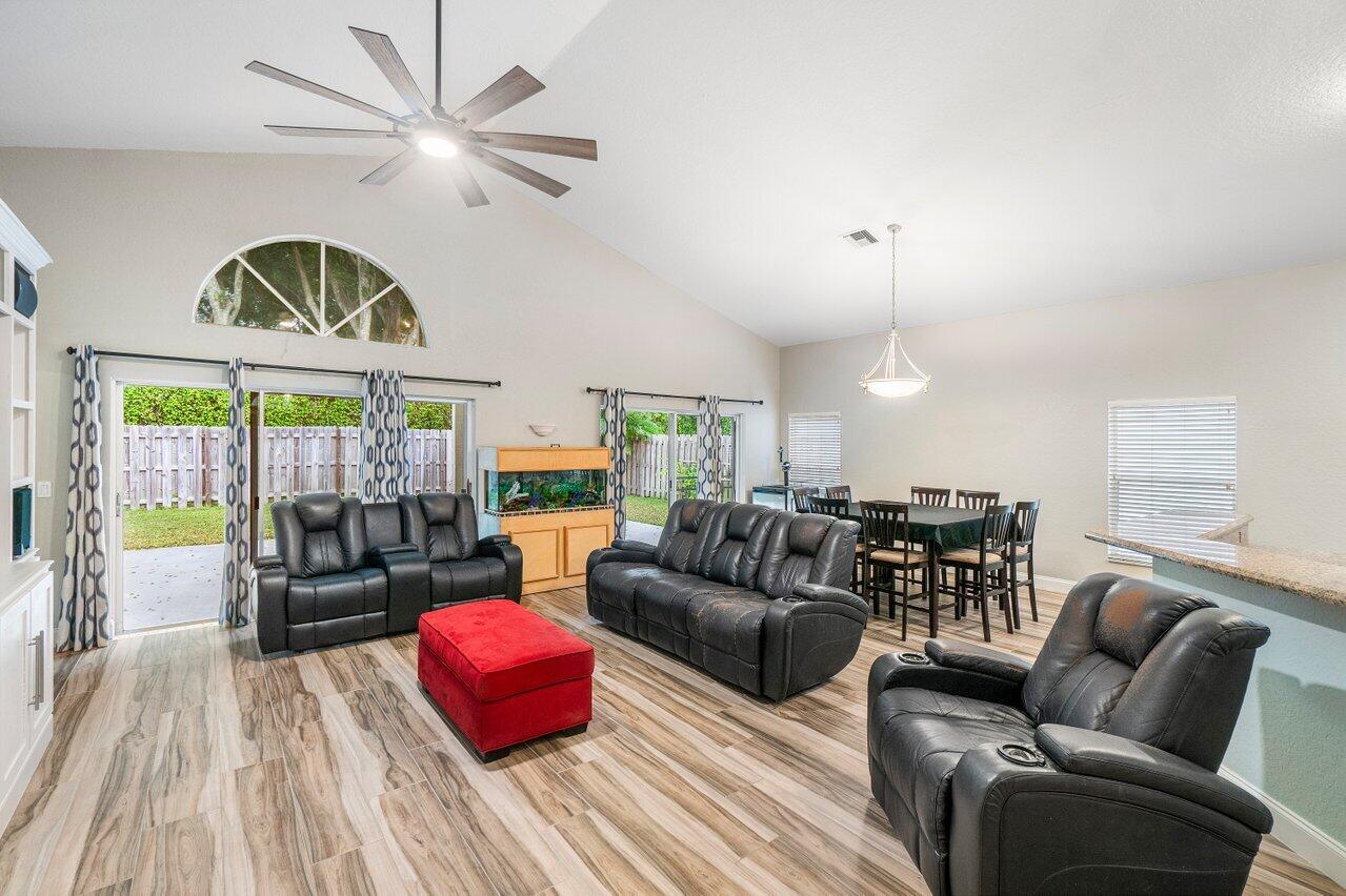 7706 Hoffy Circle