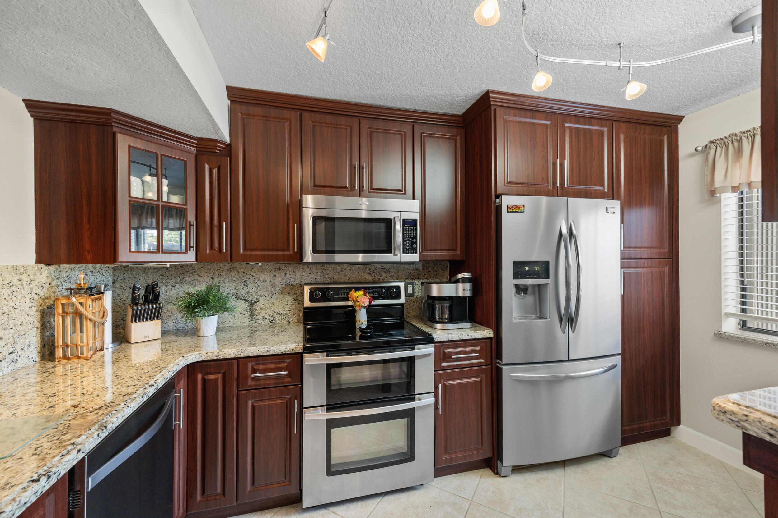 210 Captains Walk 710
