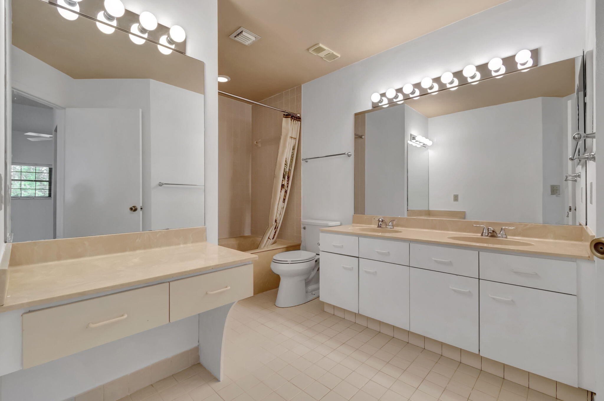 3306 Black Oak Court