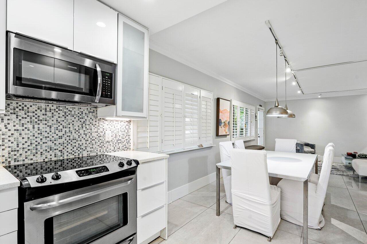 1202 Palm Trail 1