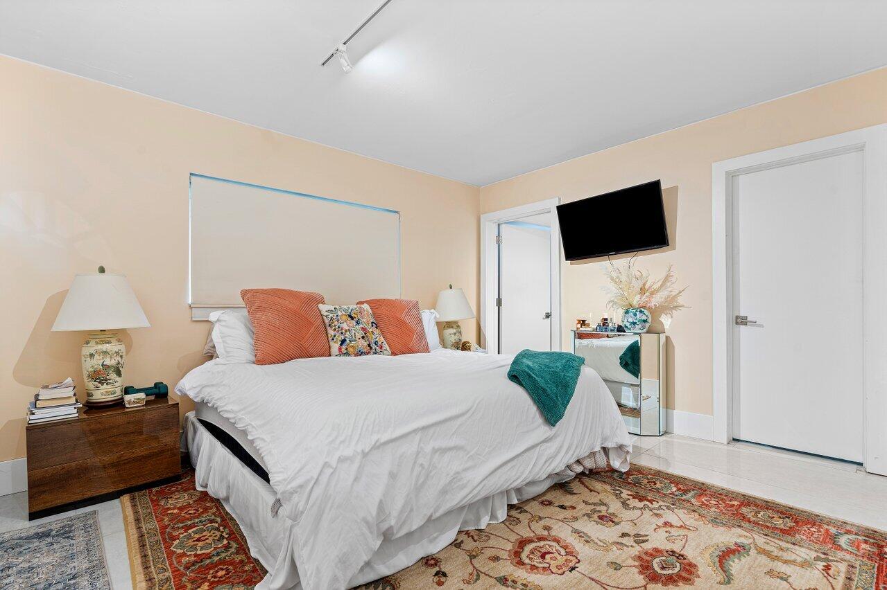 1202 Palm Trail 1
