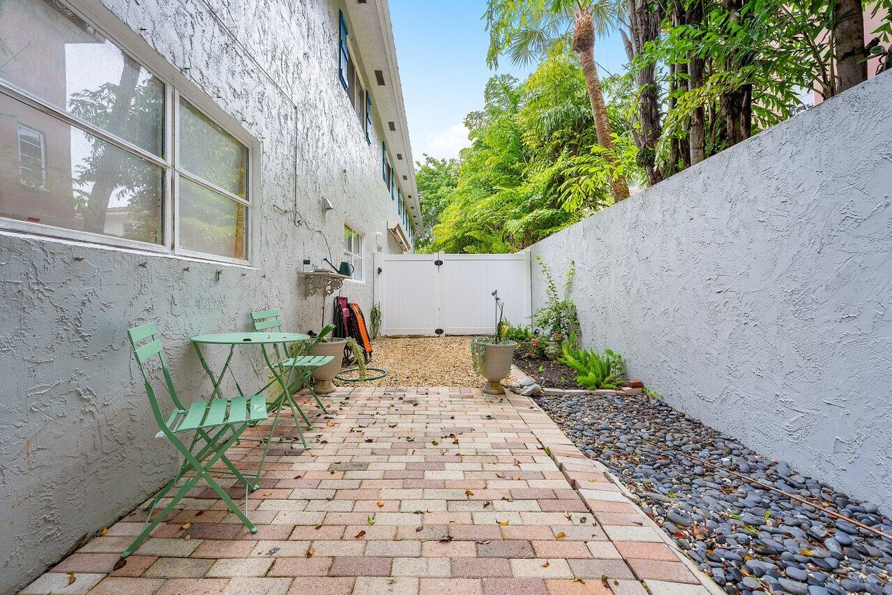1202 Palm Trail 1