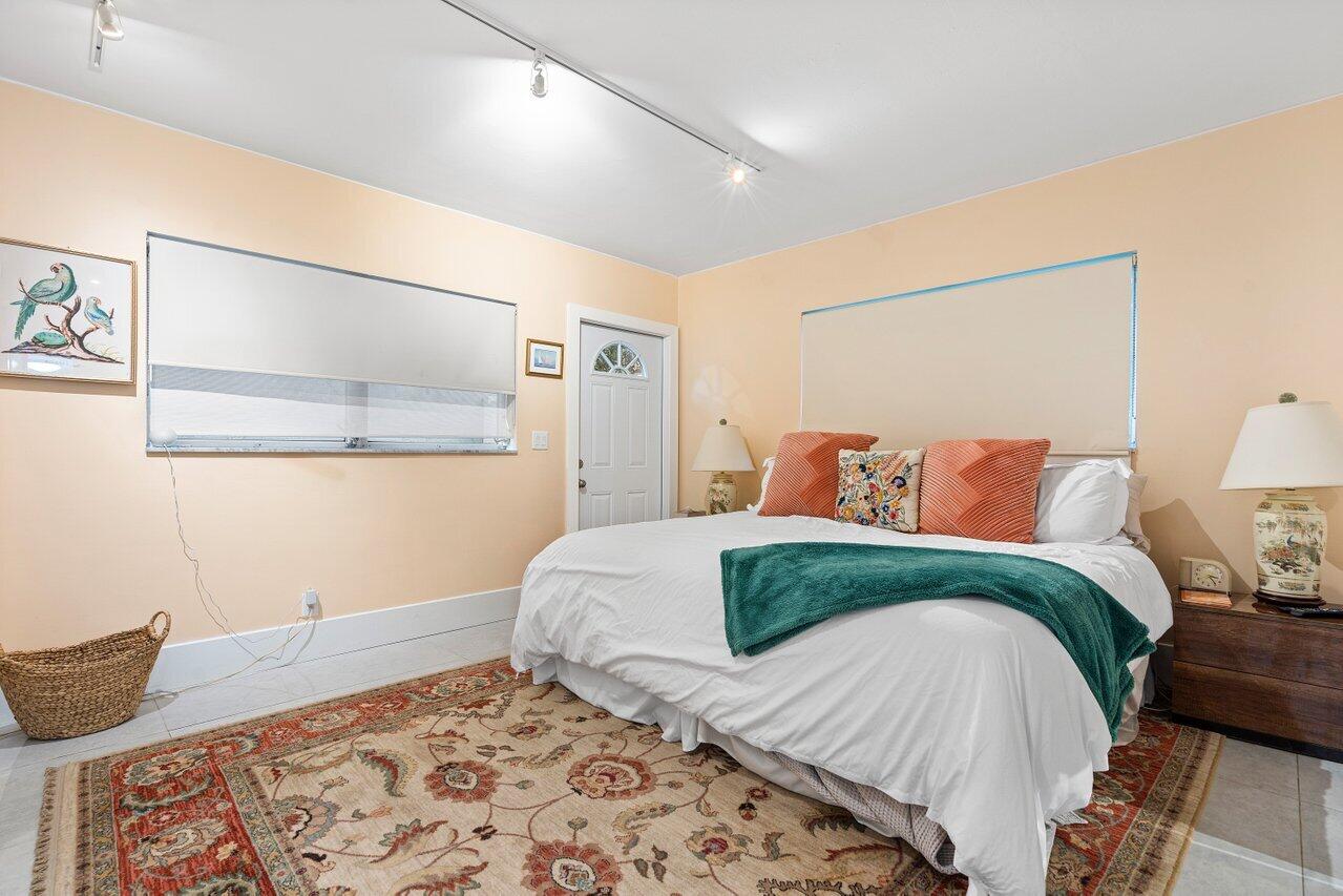 1202 Palm Trail 1