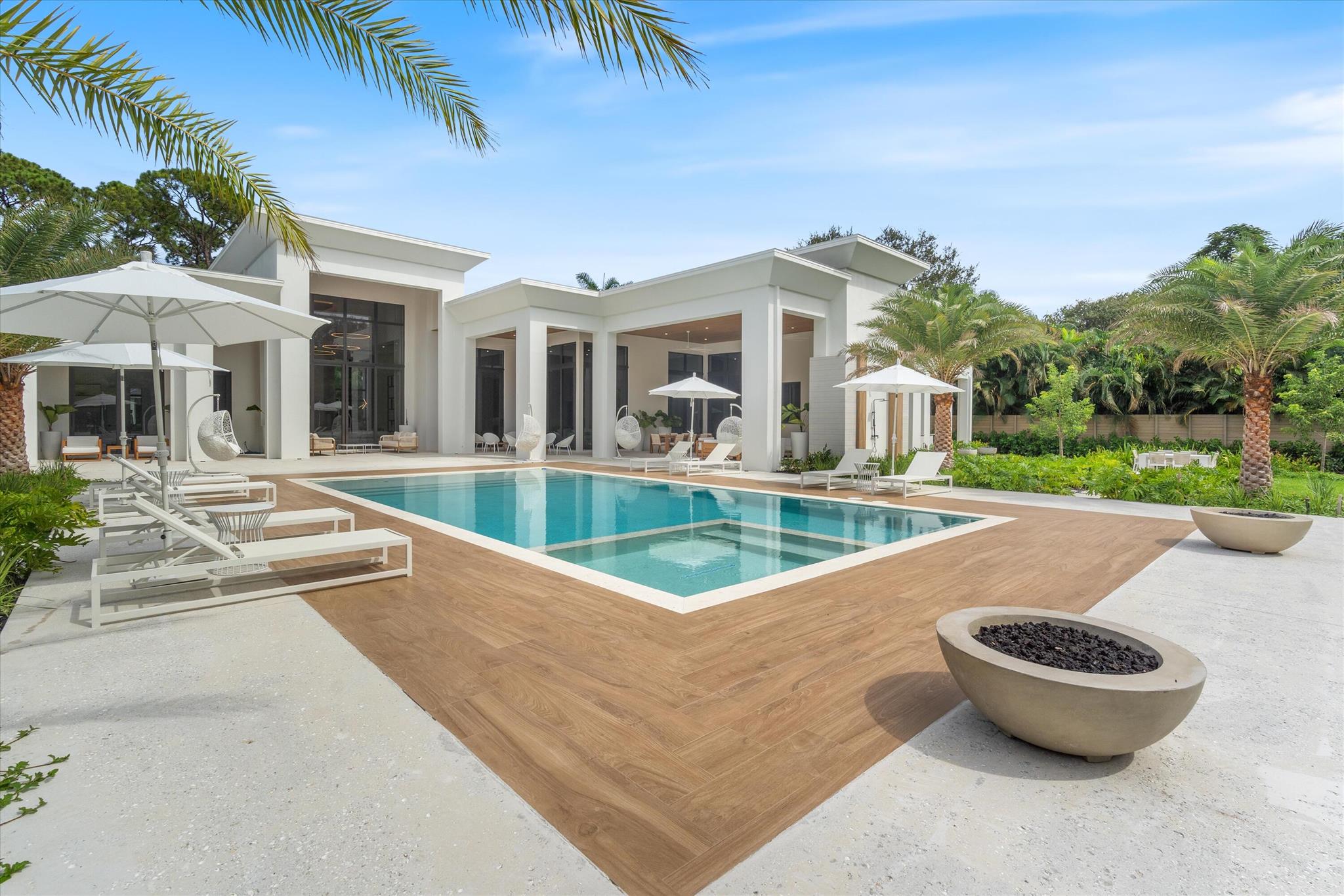 2520 Greenbriar Drive