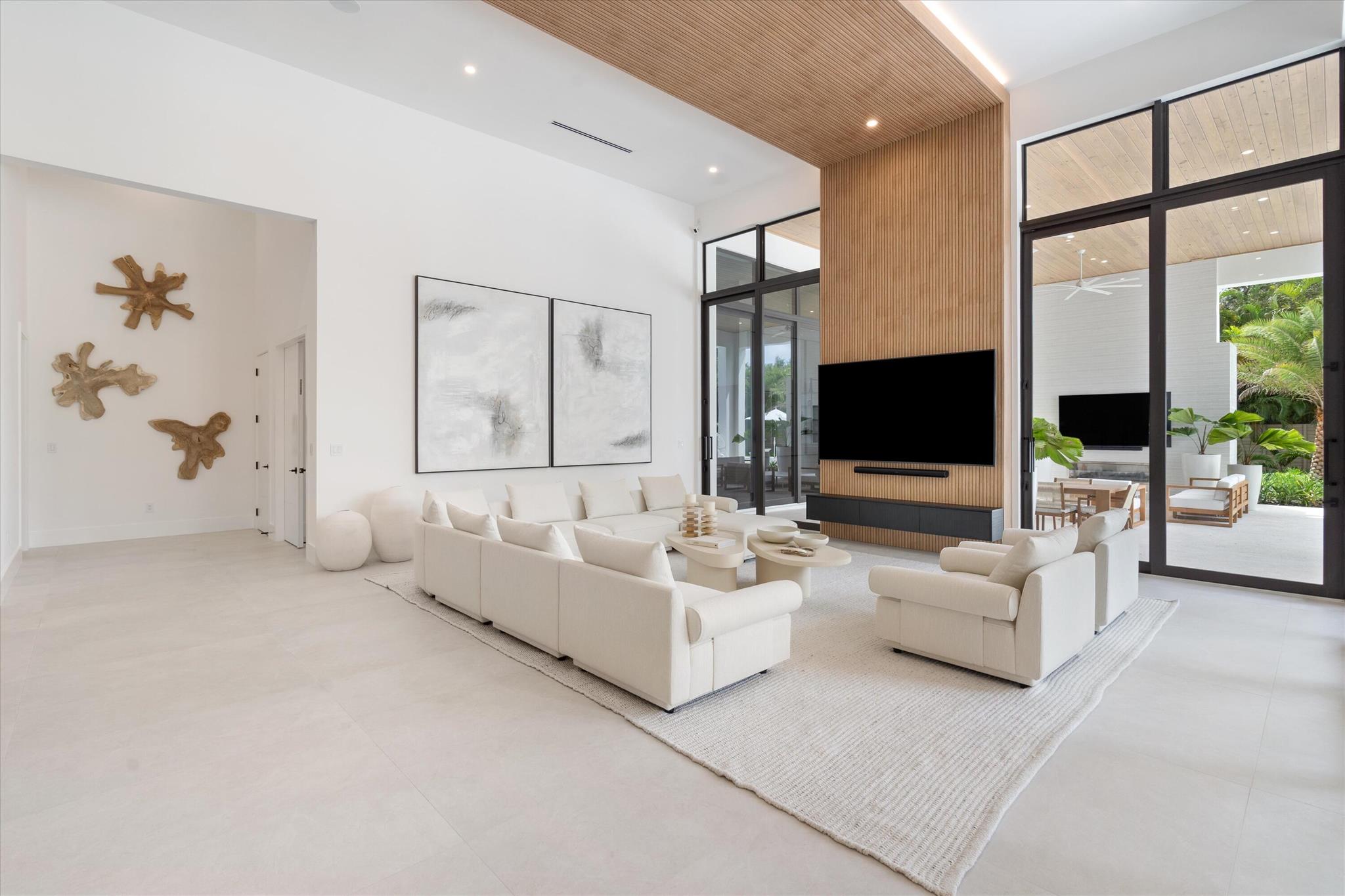 2520 Greenbriar Drive