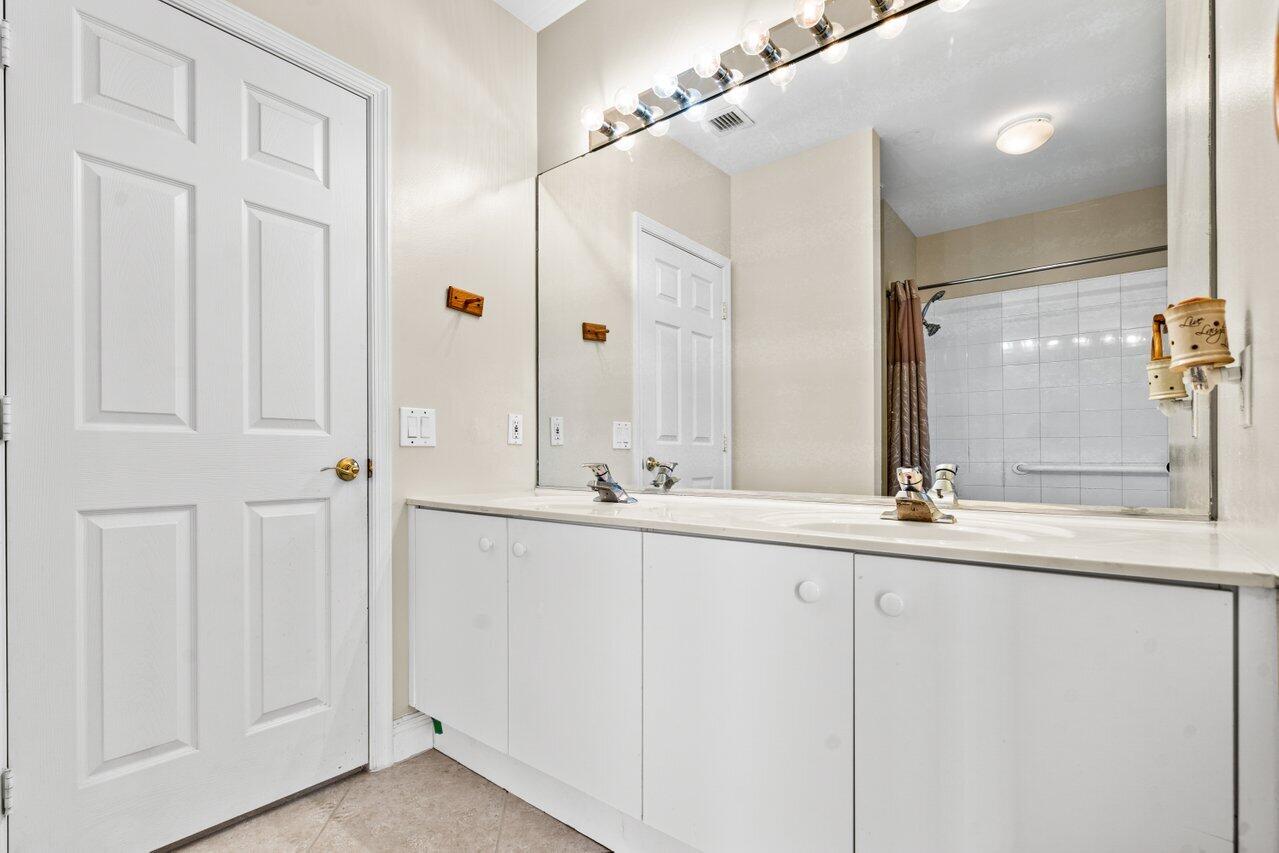 5255 NW 95th Avenue ()