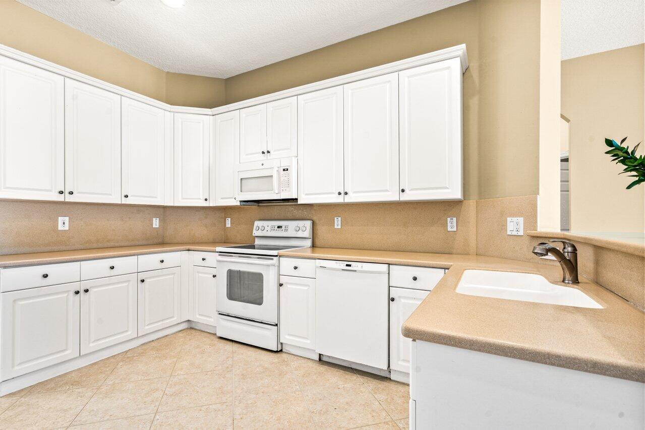5255 NW 95th Avenue ()