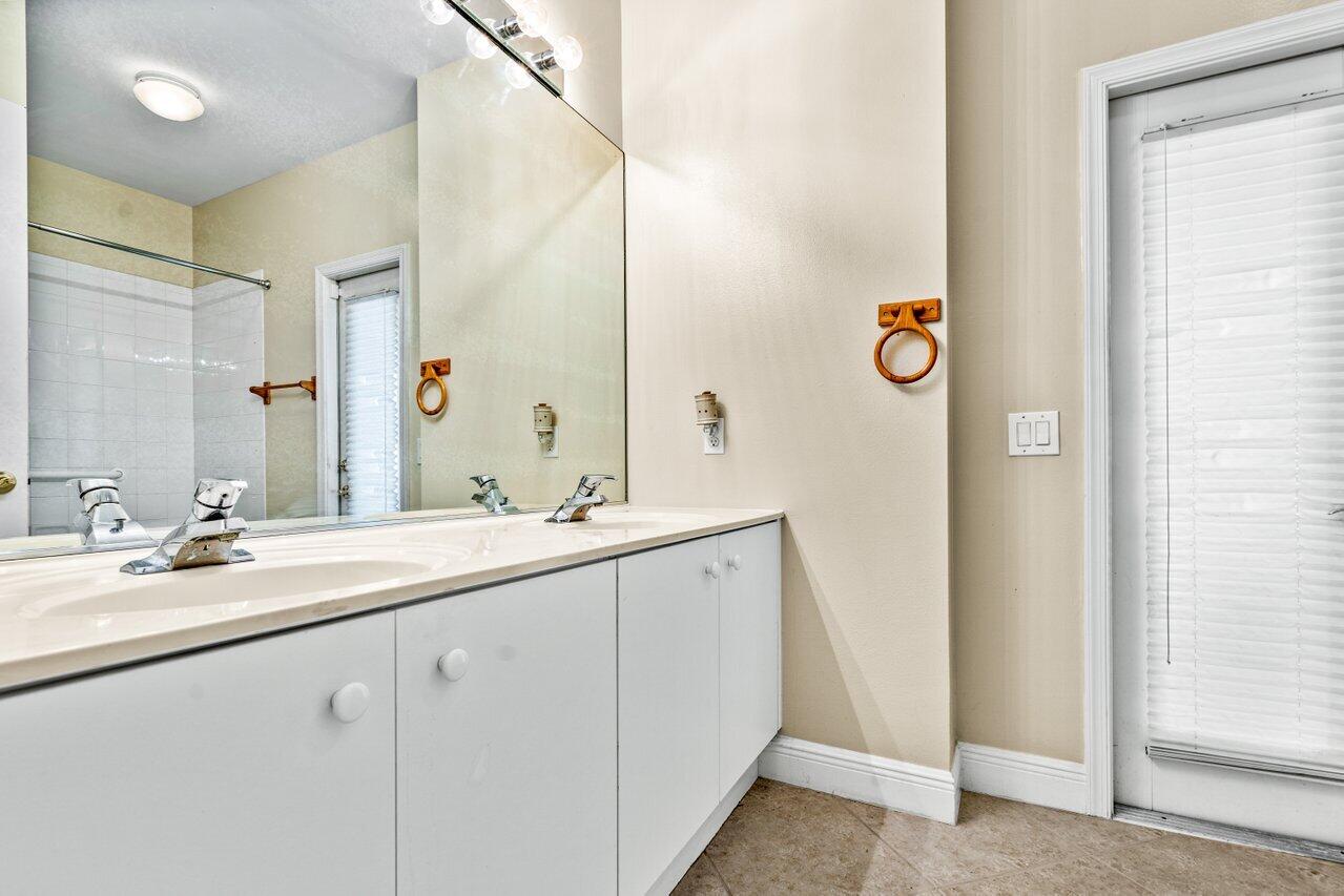 5255 NW 95th Avenue ()