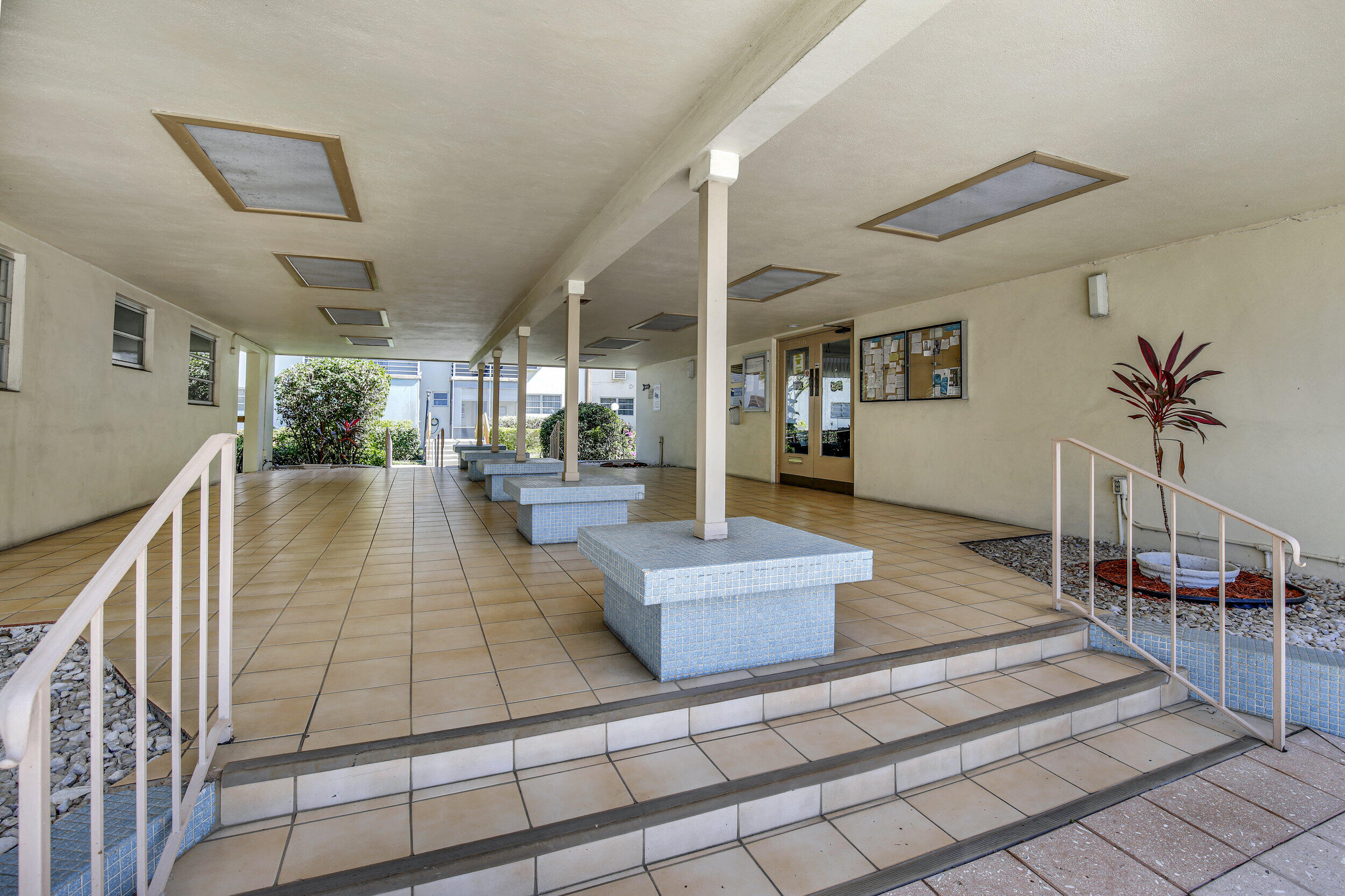 16790 NE 14th Avenue 211, Miami Unit: 211