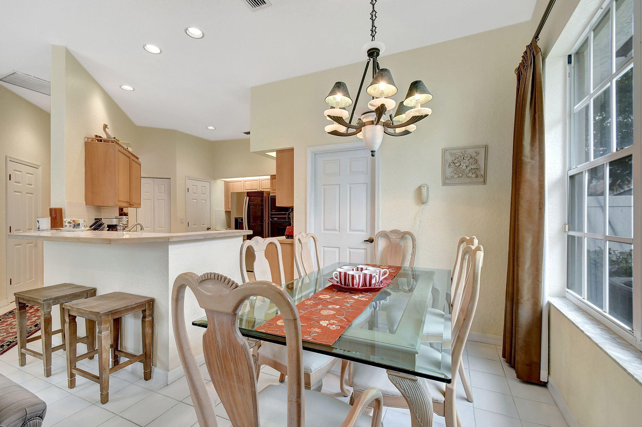 2773 Hampton Circle S