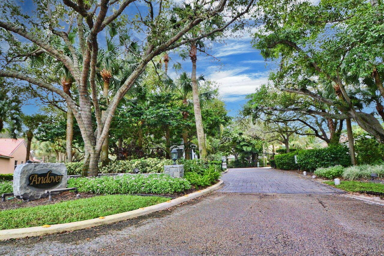 2773 Hampton Circle S