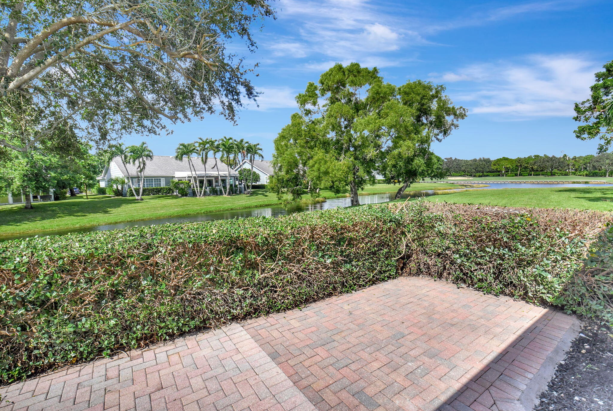 11601 N Lake Drive 10 Garden