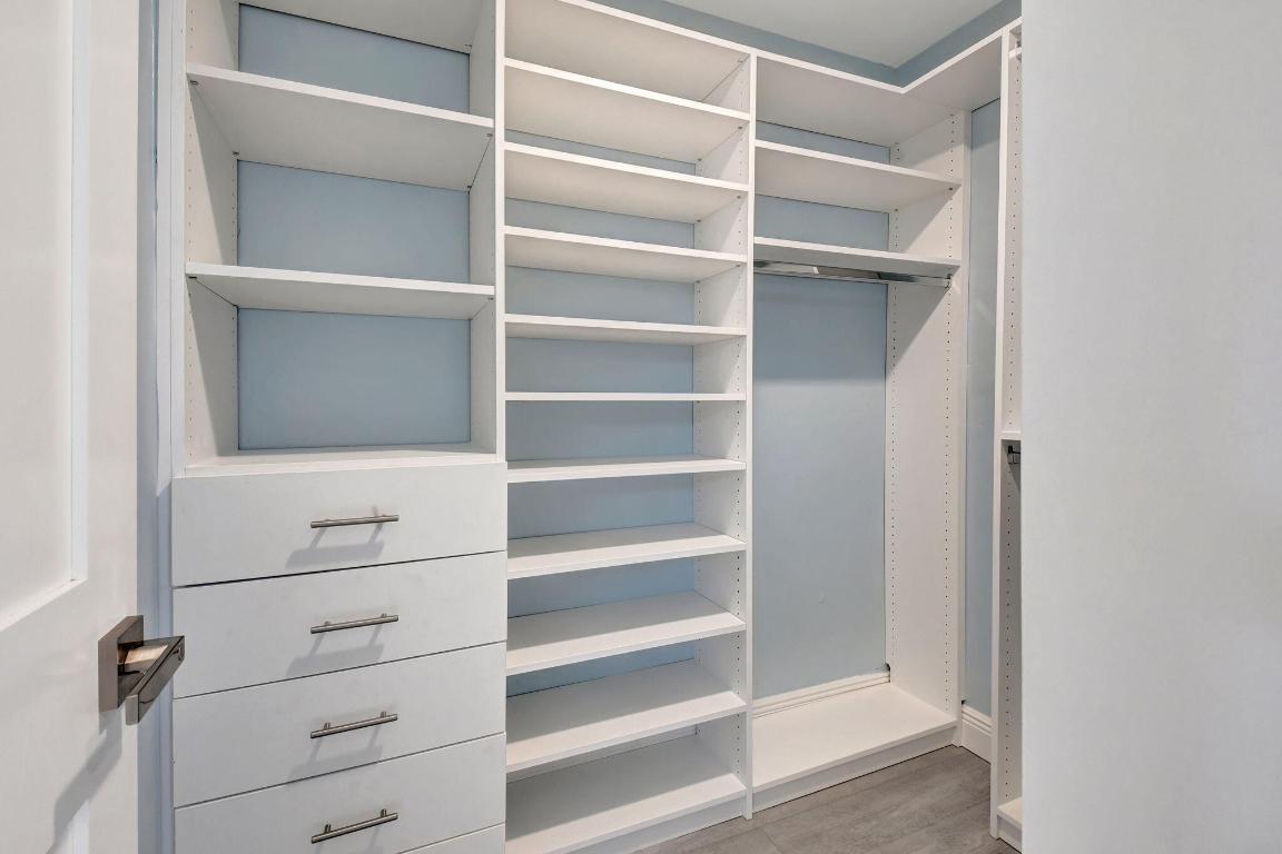 11601 N Lake Drive 10 Garden